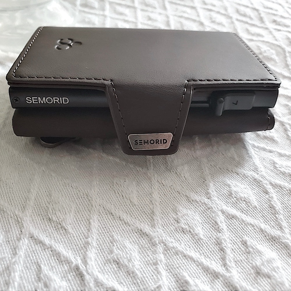 Semorid Brown Wallet with zipper